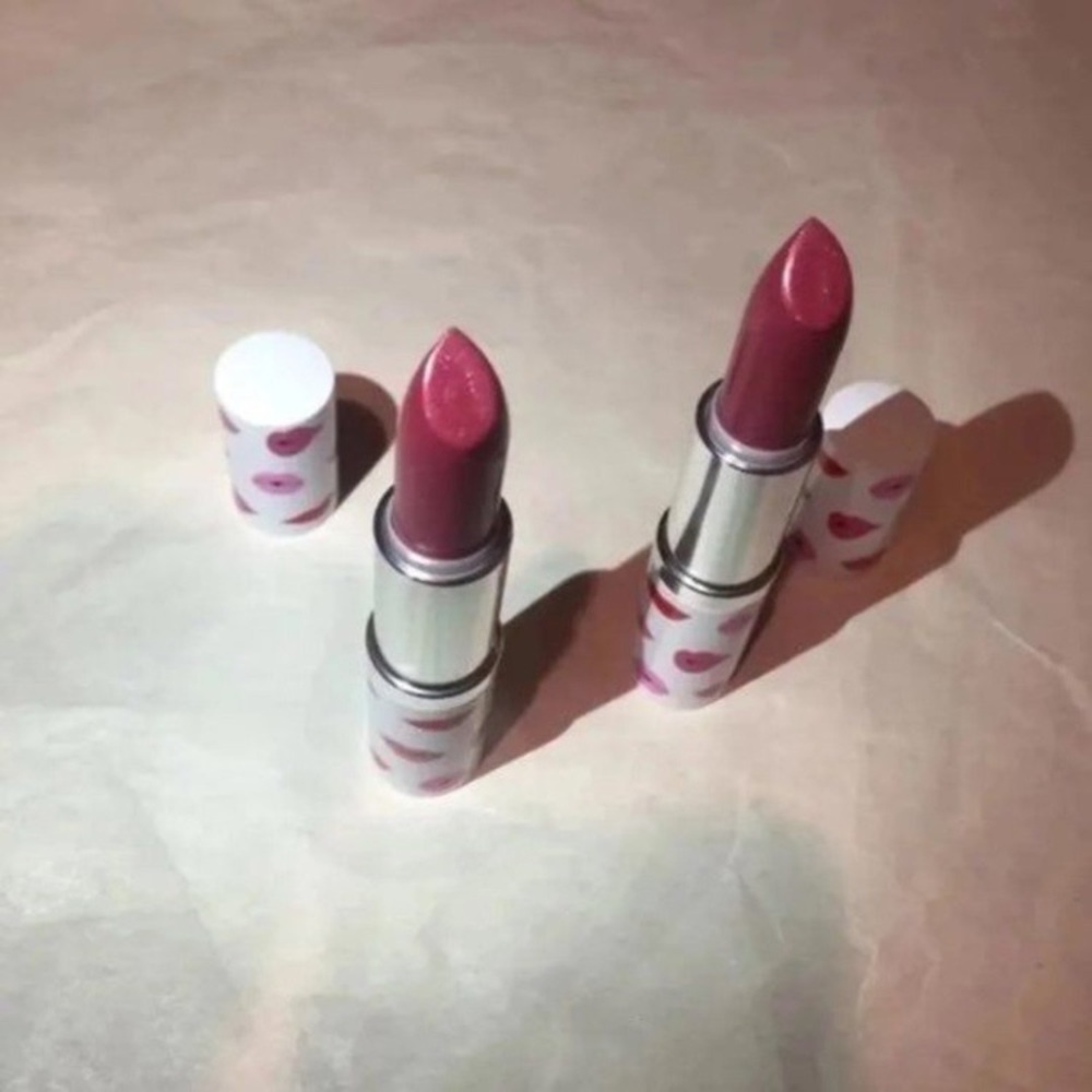 2 x Clinique lipsticks